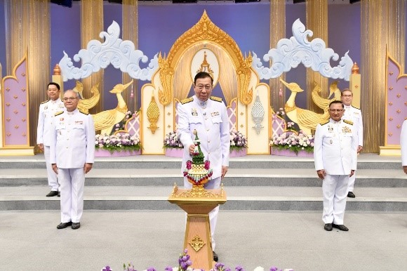 Le Sénat a rejoint l’enregistrement pour présenter ses meilleurs voeux à  Sa Majesté la Reine Suthida Bajrasudhabimalalakshana, à l’occasion de son anniversaire, le 3 juin 2024.